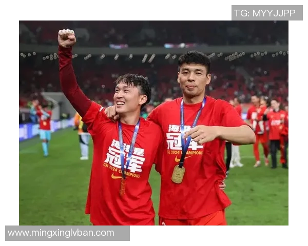 追逐梦想的瞬间现场足球明星签名活动让球迷心潮澎湃