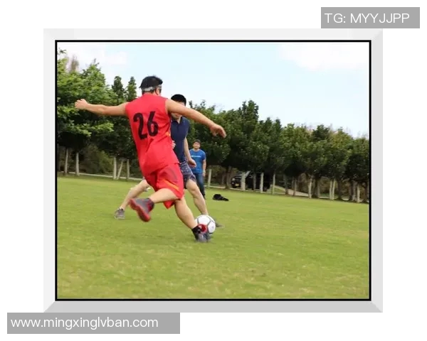 足球明星苏雅的个人简介与精彩瞬间全景展示