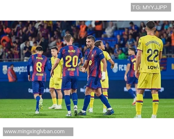 足球明星灿烂微笑瞬间展现运动魅力与激情的完美结合