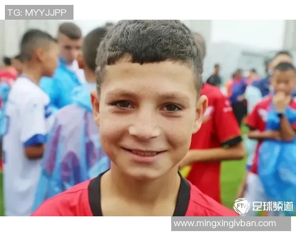 美国足球明星热爱中国文化与美食展现跨国友谊与合作精神